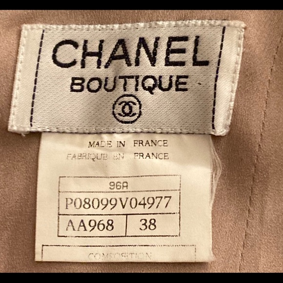 CHANEL Boutique Lambswool Tan Skirt - Picture 5 of 9